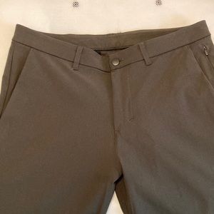 Mens Lululemon pants 32”inseam zipper and open pockets